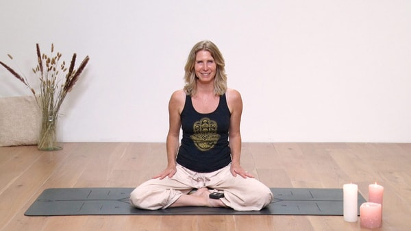 Video thumbnail for: 20 mindful minutes 3 - Breath and body