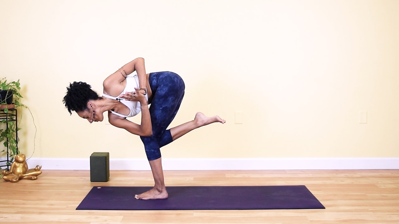 Laia Bove, Standing balance pose