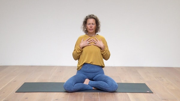 Video thumbnail for: Full Yogic breath