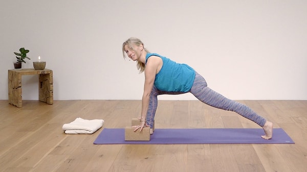 Video thumbnail for: Yoga for Beginners Course Class 2 - Synchronise breath and movement